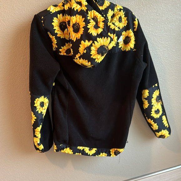 Girls North Face Denali Hoodie Jacket - Picture 2 of 5